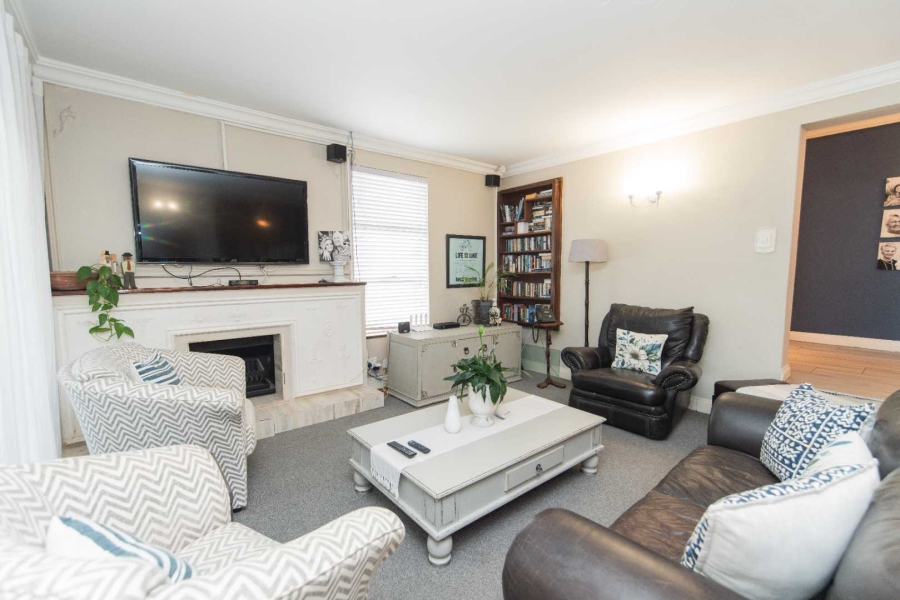 8 Bedroom Property for Sale in Summerstrand Eastern Cape